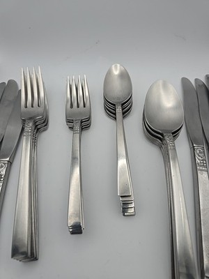 Oneida LTD Stainless Flatware Full Set Of 8 Knifes Forks And Spoons WMA ROGERS 