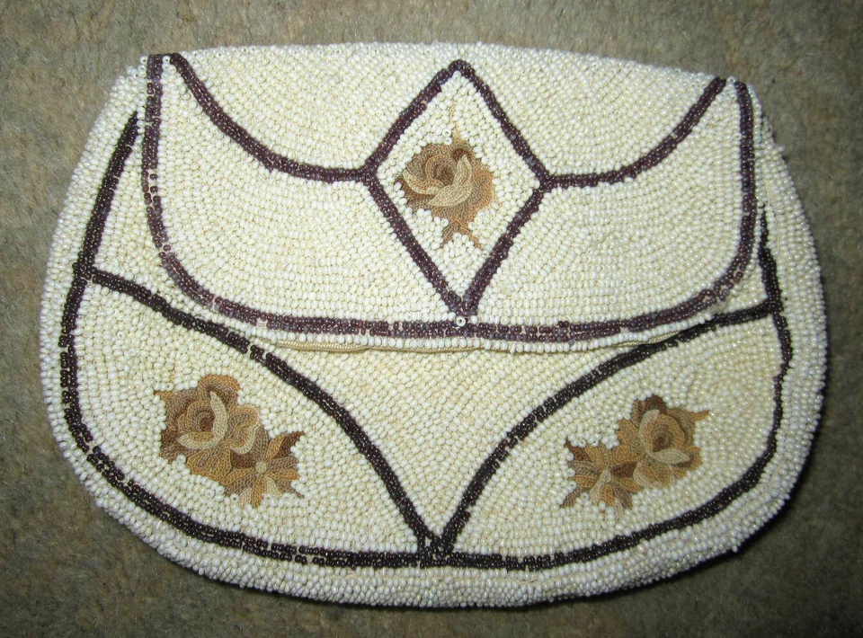 Antiga bolsa clutch pequena floral de contas de semente de vidro marrom e branco com espelho, França