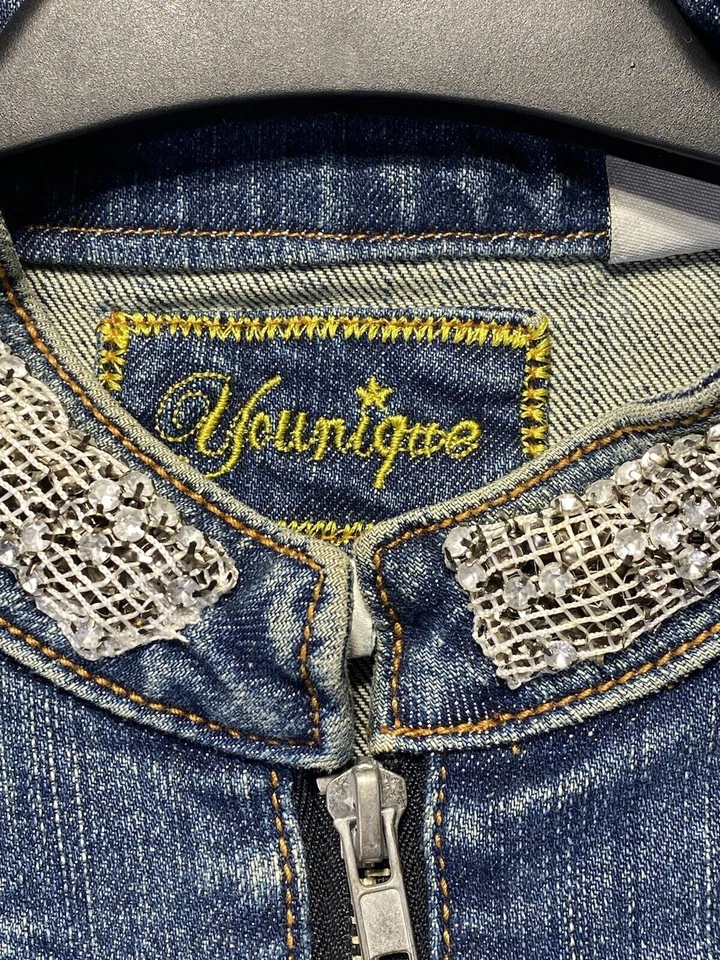 Jaqueta jeans feminina Younique azul média enfeitada cravejada motociclista boho preppy - Imagem 4 de 4