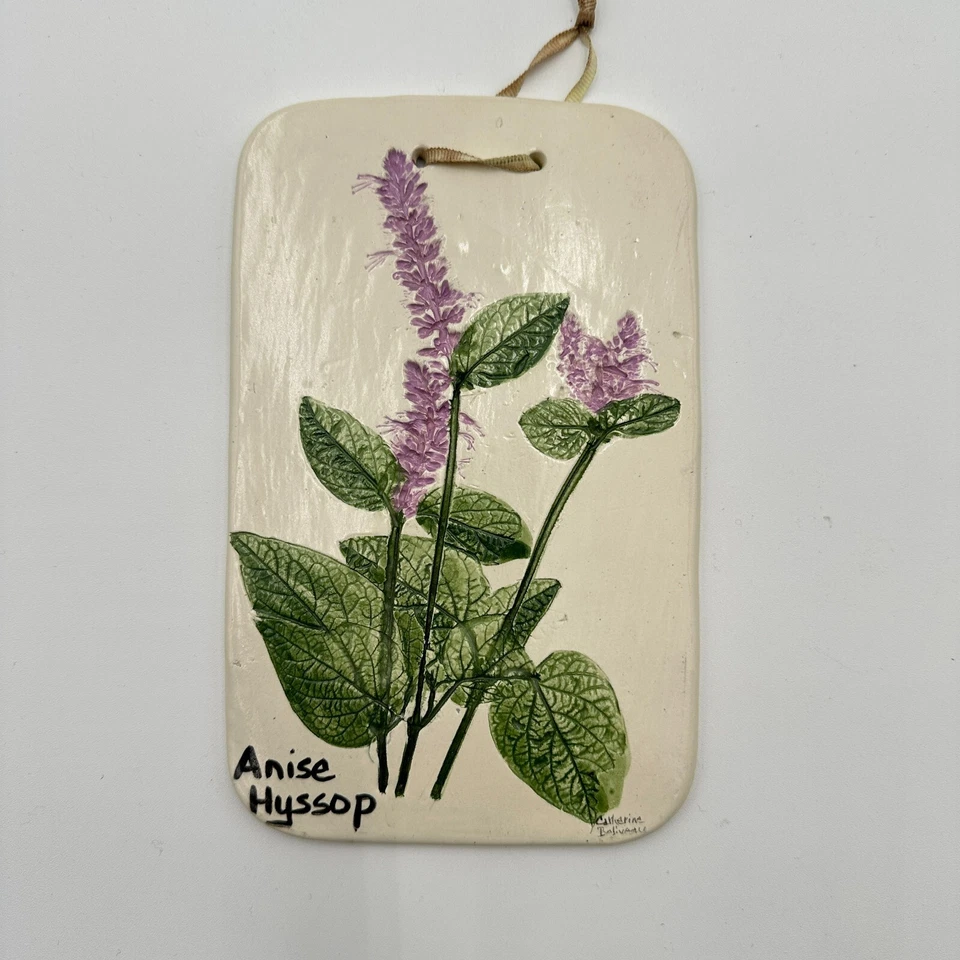 Par de platos de pared de cerámica hechos a mano de colección Catherine Belivedu orégano e hisopo de anís Foto 2 de 4