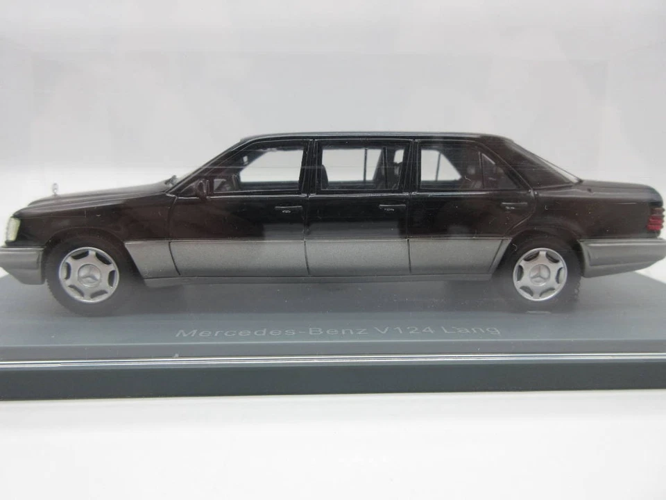 NEO 1/43 Mercedes-Benz E250 Diesel V124 Lang Sedan Limousine Black Diecast Model - Image 3 of 4