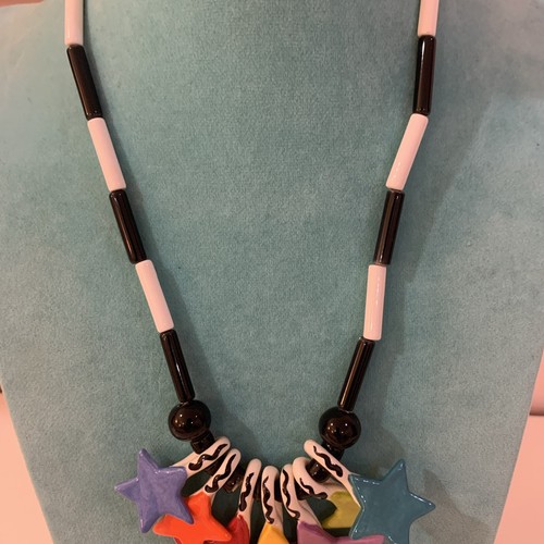 VINTAGE RUBY Z PARROT PEARLS SIGNED CERAMIC MULTI DANGLING STARS NECKLACE 21" - Picture 8 of 15