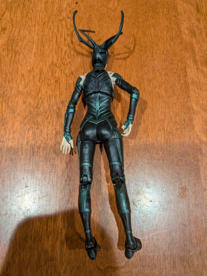 Leyendas Marvel Hela Thor Ragnarok le falta su espada Foto 4 de 4