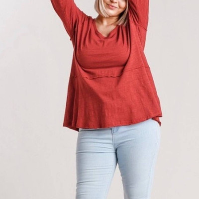 Umgee Flattering Peplum Raw Hem Womens Elevated Basic Brick Red 3/4 Blouse Small