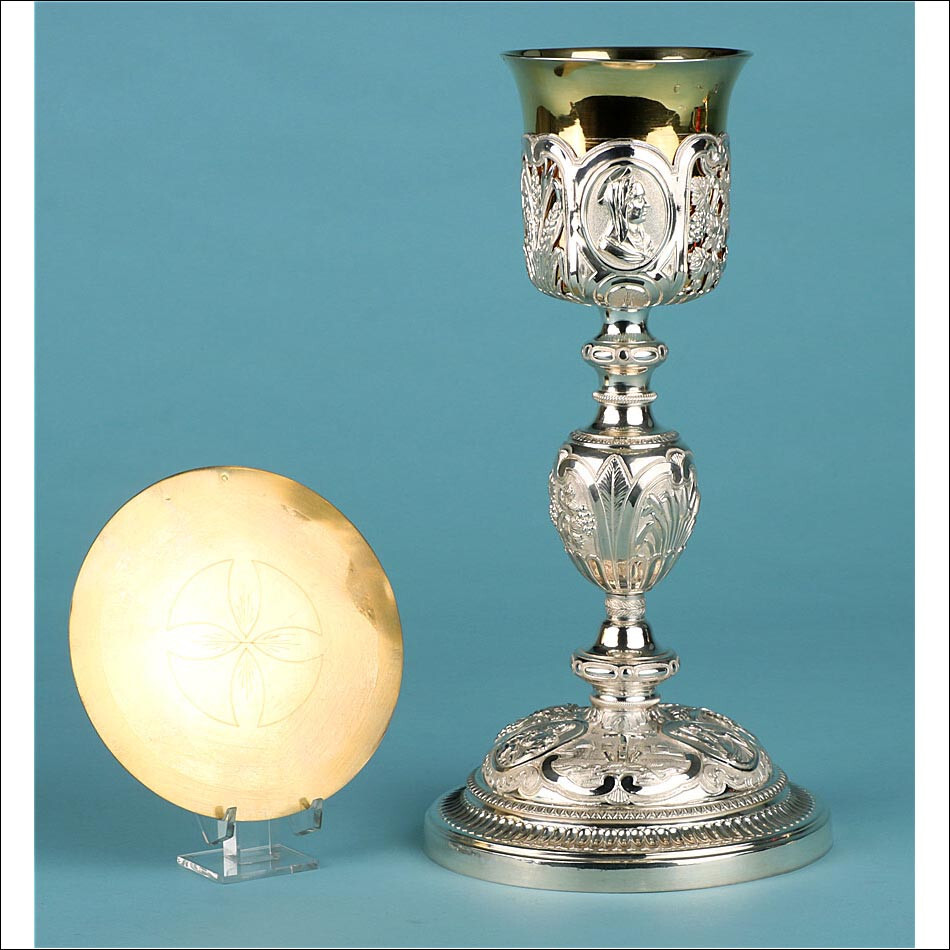 Cáliz y patena barrocos antiguos de plata maciza. París, Francia, 1838