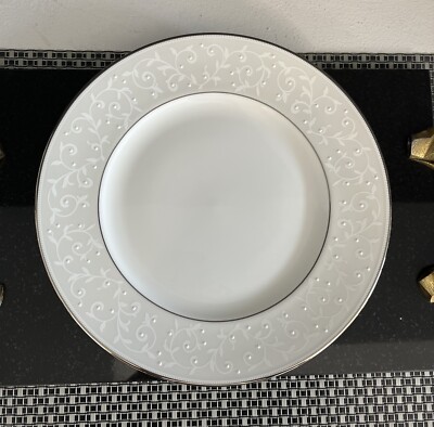 Lenox Opal Innocence Dinner Plates 10. 7/8  Dia