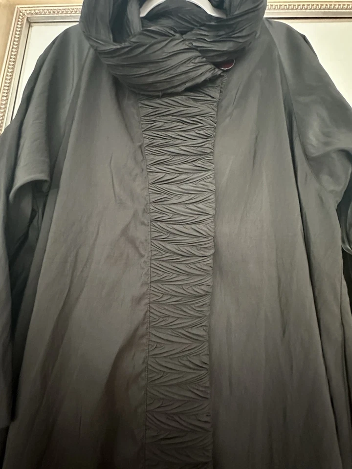 MYCRA PAC USA Women’s Coat Black Lightweight Pleated Long Rare Raincoat  - Image 4 of 4