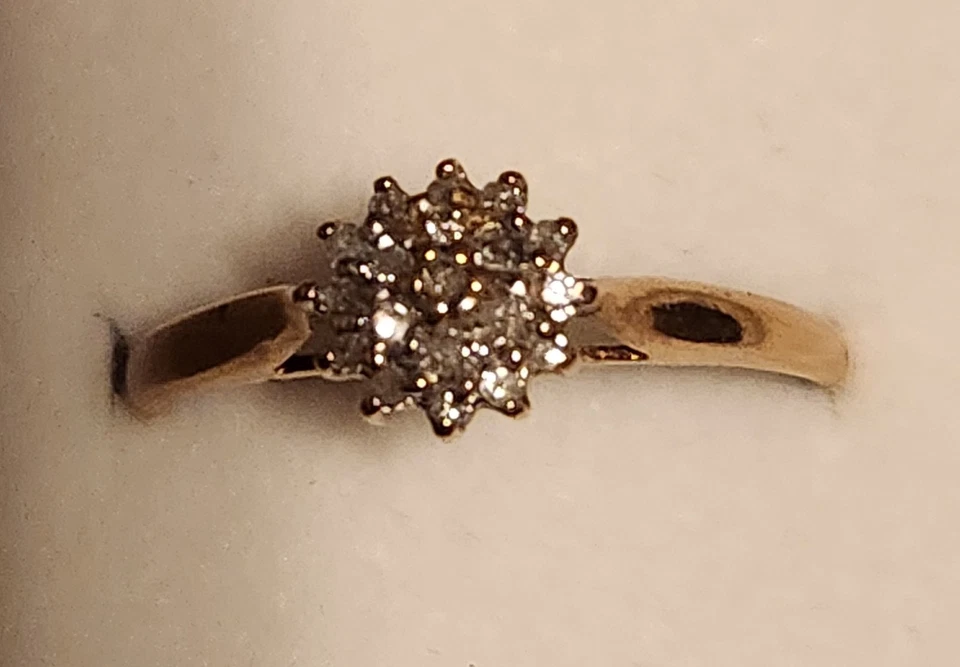 Anillo racimo diamantes oro 9k Foto 2 de 4