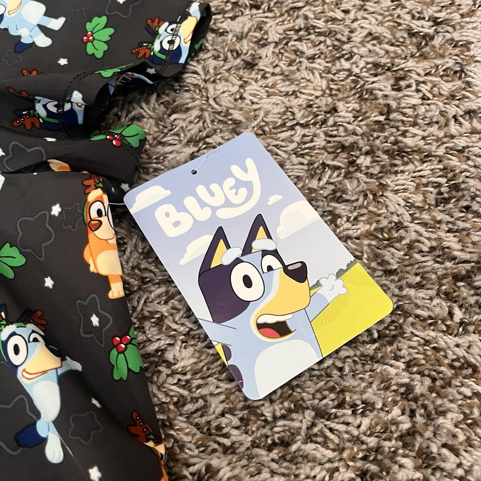 Bluey Bingo dog gray Christmas scrub top NWT 3XL women’s blue orange  - Image 3 of 4