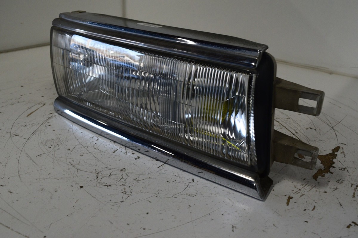 JDM NISSAN C33 LAUREL RIGHT SIDE OEM HEAD LIGHT C33 LAUREL RB20DET 