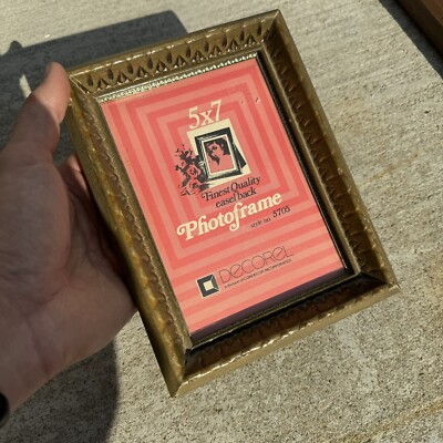 VINTAGE Picture Photo Frame 5x7  Wood Gold Ornate Hanging Home Decor - LN