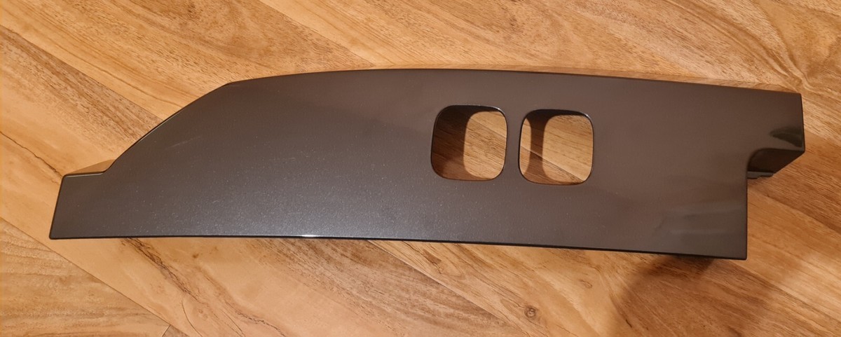 L8B228661ACW REAR DECORATIVE MOULDING / LR146035 / 5719580 FOR
