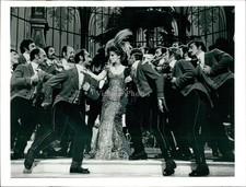 1974 New York Barbra Streisand Hello Dolly Cbs Television Vintage Photo 7x9