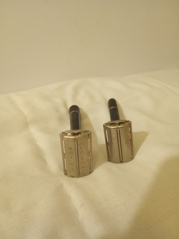 VINTAGE GILLETTE ADJUSTABLE SAFETY RAZORS-BLACK HANDLES-LOT OF 2-DIFFERENT SIZES