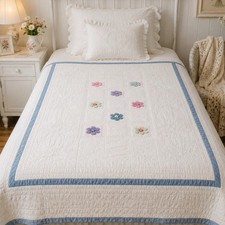 VTG Quilt White Cotton Blue Border Crochet Floral Hand-applied Applique 67x84