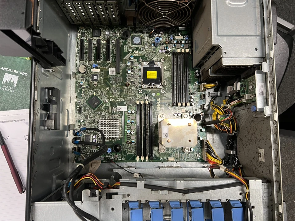 Dell PowerEdge T410 Intel Xeon E5607, 2,26 16 ГБ RAM без жесткого диска без ОС - Изображение 3 из 4