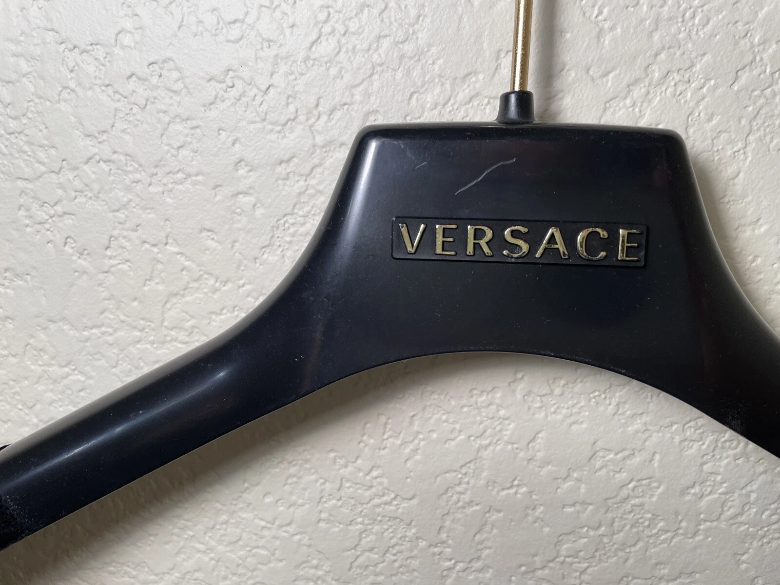 VERSACE Appendiabiti in plastica rivestiti in feltro di velluto