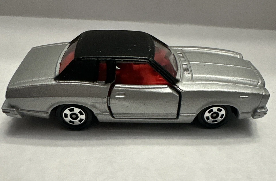 Tomica Tomy 1/63 1978 FORD MUSTANG II GHIA F38 Silver w Red Interior Japan - Image 3 of 4