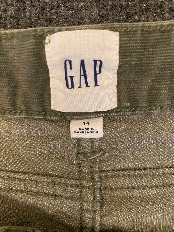 Pantalones Cortos de Pana GAP para Mujer 14 Musgo Suave Elastizado Informal Exterior Borde Crudo Dobladillo Foto 4 de 4