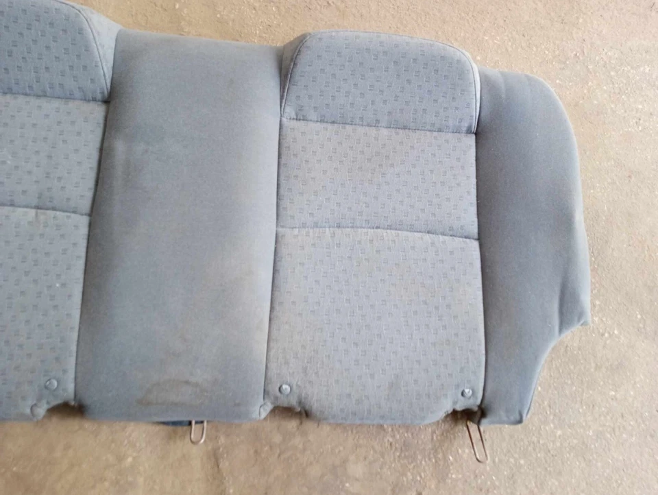 Asiento superior trasero gris Kia Rio 2003-2005 fabricante de equipos originales de fábrica Foto 3 de 4