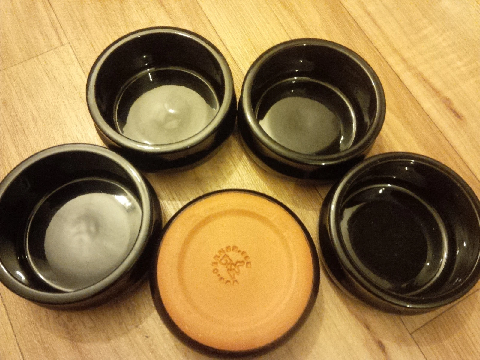 8 x Cermer eco-friendly ceramic terrocotta pots. Used ONCE(had vegan caramel in)
