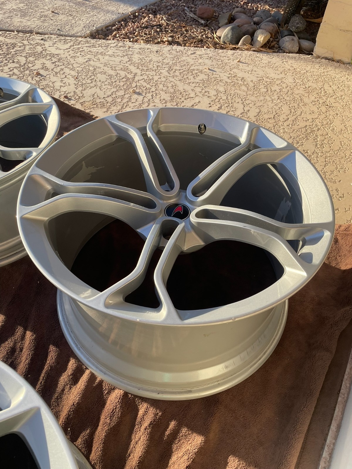 McLaren MP4-12C Left Wheels Set