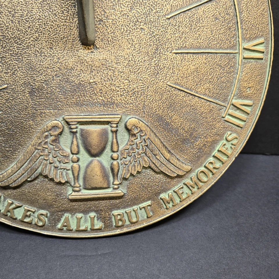 Reloj de sol vintage de aluminio fundido a mano Whitehall "El tiempo lo lleva todo menos recuerdos" pátina Foto 4 de 4