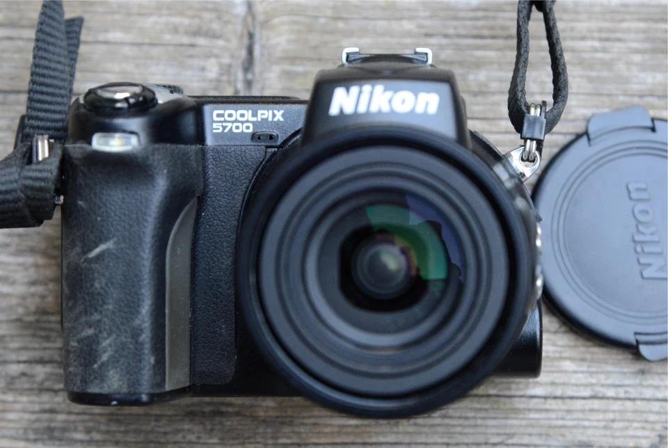 NIKON COOLPIX 5700 DIGTALKAMERA 5MP Digicam schwarz 8x Zoom 8-24mm f/1:2,8-4,9 - Bild 2 von 4