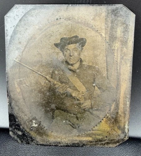 Original Civil War Tintype Soldier with Rifle Gun Slouch Hat Infantry READ
