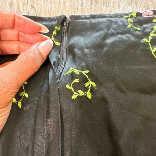 Vintage 90's XOXO Satin Flower Embroidered Vampy Mini Skirt 5 - Picture 5 of 8