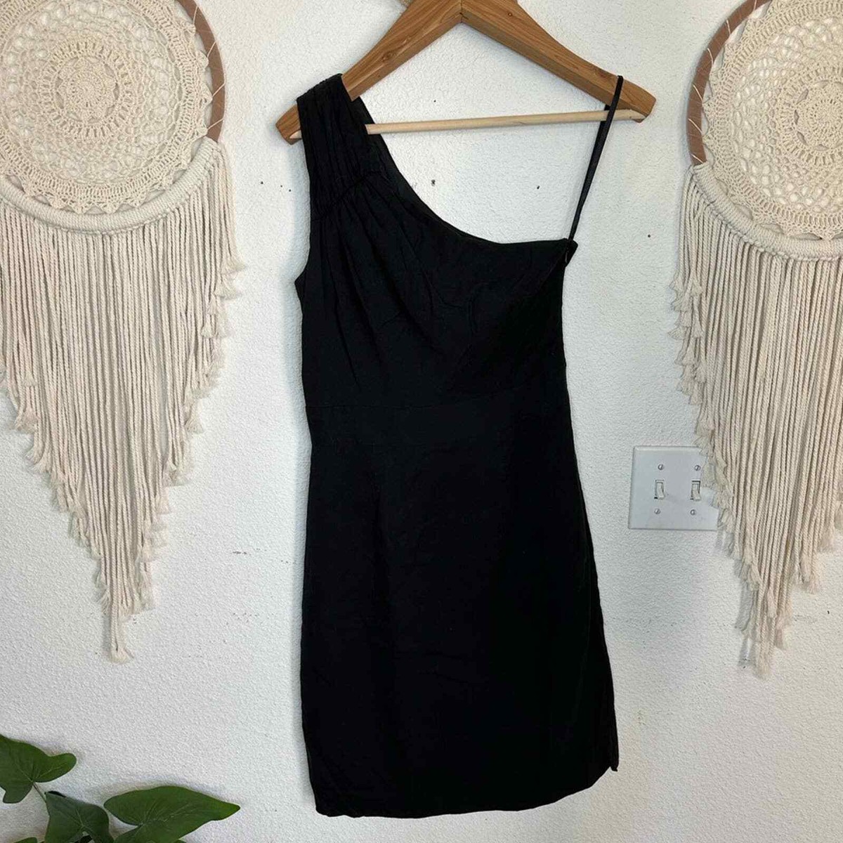 banana republic one shoulder mini dress Banana Republic black one shoulder mini dress size 2