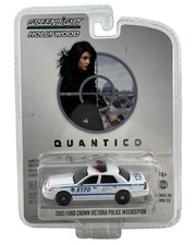 1/64 GREENLIGHT HOLLYWOOD SERIES 23 QUANTICO 2003 FORD CROWN VICTORIA POLICE