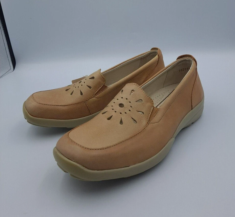 Ladies Easy B Leather Comfort Shoes Beige 4EE Wide - Image 2 of 4