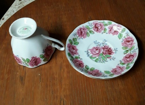 QUEEN ANNE LADY ALEXANDER ROSE PINK/GREEN BONE CHINA CUP & SAUCER EXCEL COND - Picture 5 of 5