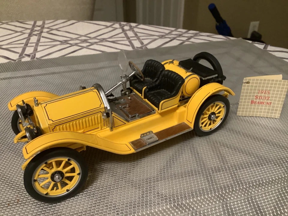 Franklin Mint 1915 Stutz Bearcat Roadster 1:24 - Image 2 of 4