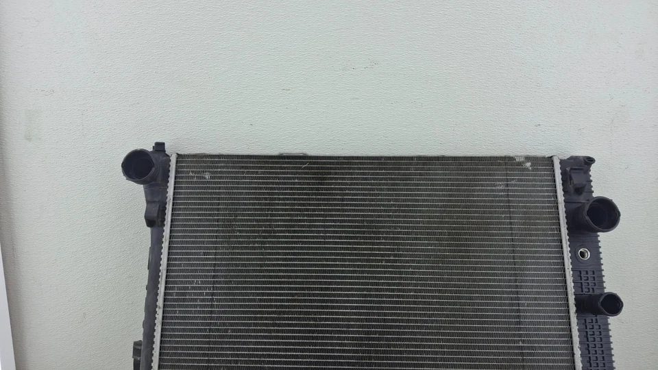 08-18 Mercedes C300 CLS550 E350 Engine Radiator Cooling A/C Air Condenser OEM - Image 2 of 4