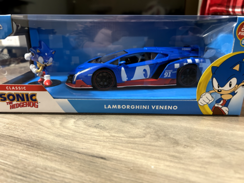 Jada Classic Sonic Hedgehog Lamborghini Veneno w/ Figurine