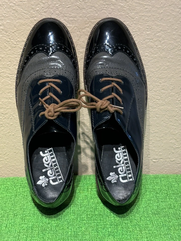 Zapatos de vestir Reiker de charol de tres tonos para dama con punta de ala talla 40 EU Foto 4 de 4