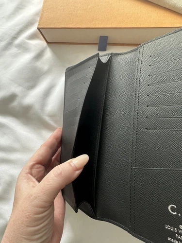 Louis Vuitton Men’s Wallet  in Damier graphite Canvas (Hot Stamped CG inside)