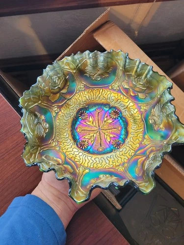 Super Pretty Fenton Carnival Glass Green Dragon & Lotus CRE 3&1 Edge Bowl