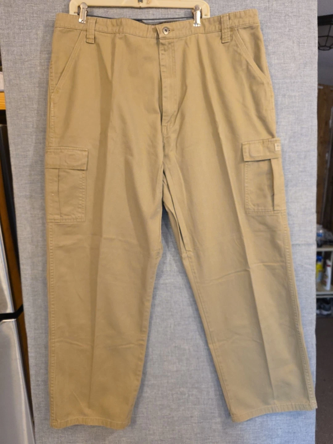Wrangler Men's Beige Cargo Pants, Khaki, 42x30, Loose Relaxed Fit