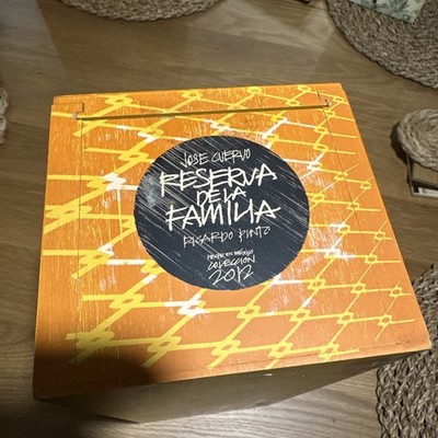 Jose Cuervo Reserva De La Familia Kaninchenhase 2012 Ricardo Pinto NUR VERPACKUNG