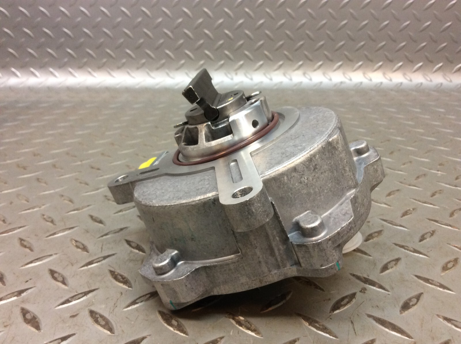 Fits 02-17 BMW 550i 650i 750i X5 Rolls-Royce Phantom Vacuum Pump Dorman 904-821