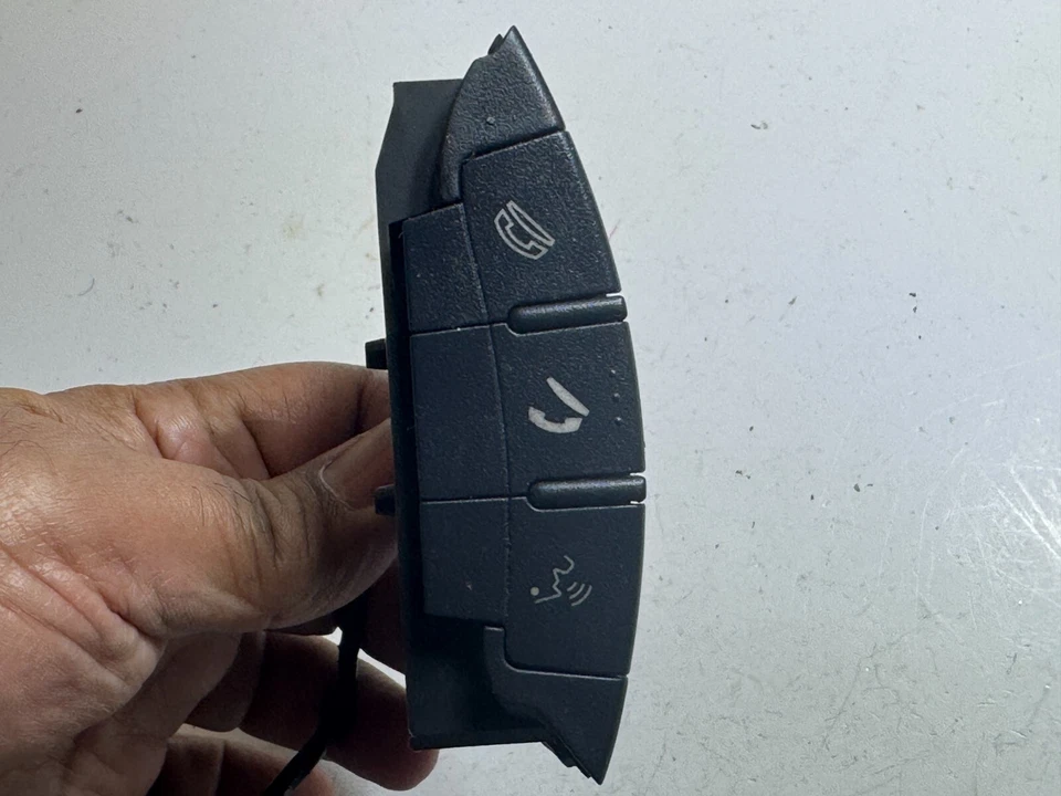 2010-2013 MITSUBISHI OUTLANDER STEERING  WHEEL AUDIO CRUISE CONTROL SWITCH OEM - Image 3 of 4