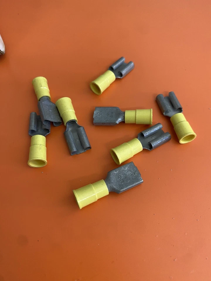 3M Female Disconnect Vinyl Insulated Butted Seam 12-10 AWG MVU10-375DFK Qty 450 - Image 3 of 4