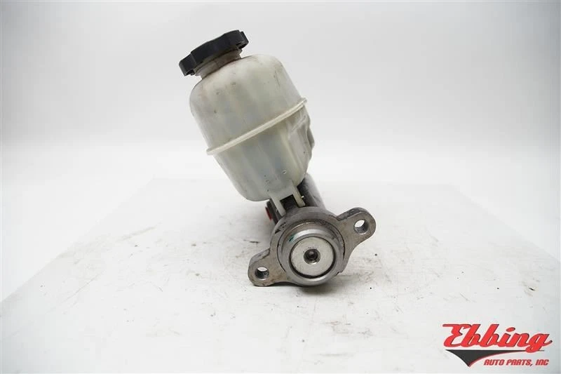 Conjunto de cilindro maestro de freno con depósito para GMC Savana 1500 2003-2007 699888 Foto 4 de 4