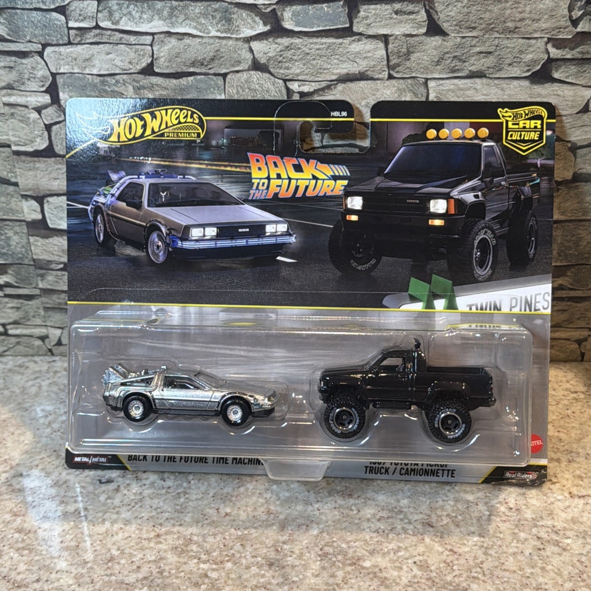 Hot Wheels 2-Pack Back To The Future Time Machine And Toyota