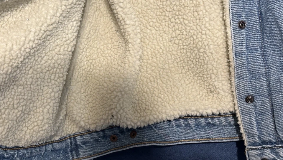 Levi’s Sherpa Trucker Jacket XL Youth Girls Red R Tab Preowned - Image 3 of 4