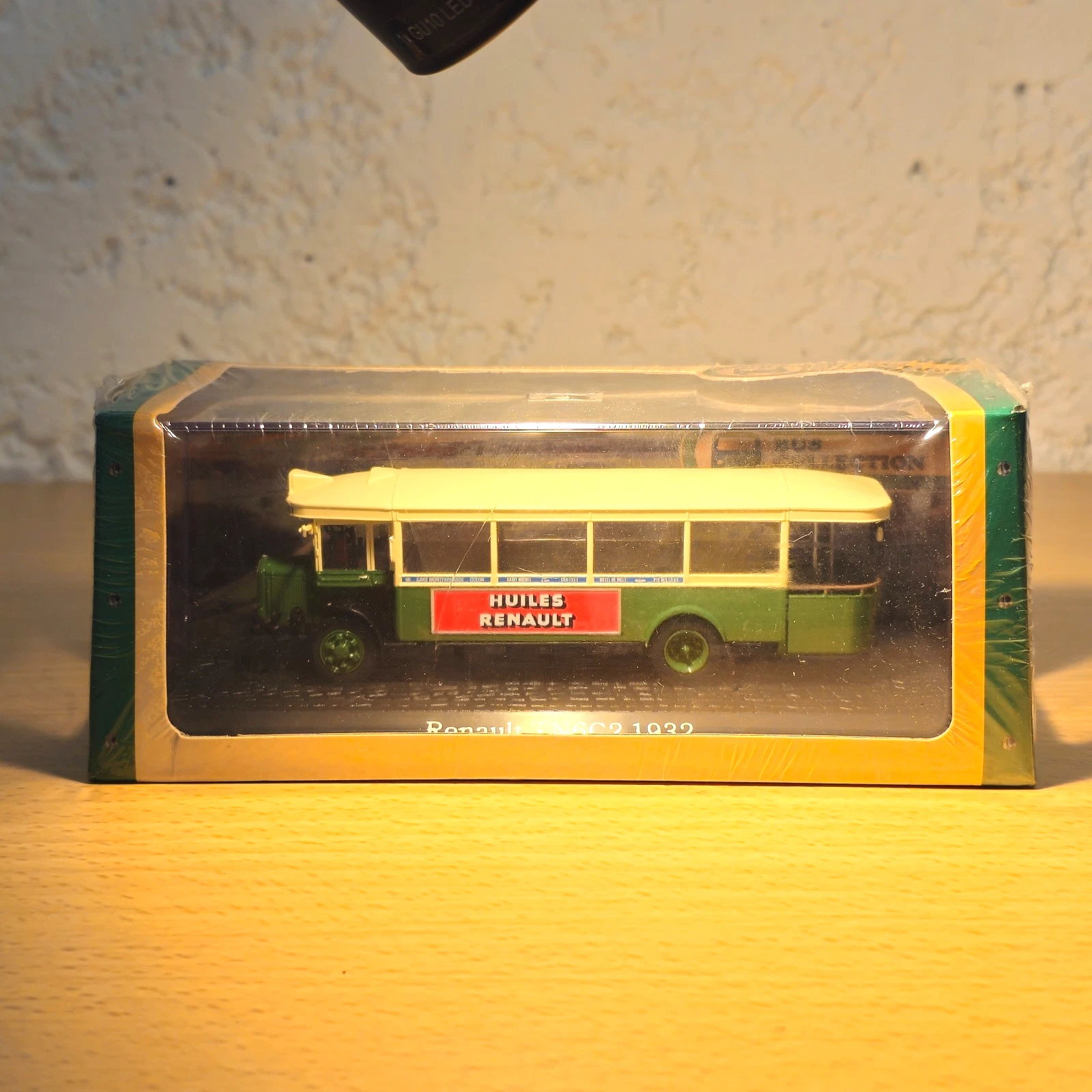 Bus Renault TN6C2 1932 Huiles Renault Atlas 1/72