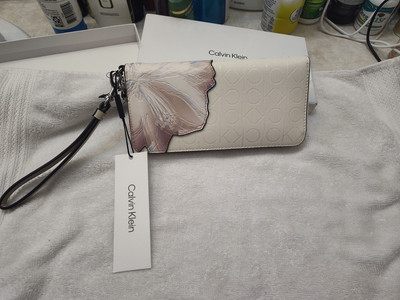 CALVIN KLEIN Signature Logo Wallet/Wristlet H3ALV8VD 